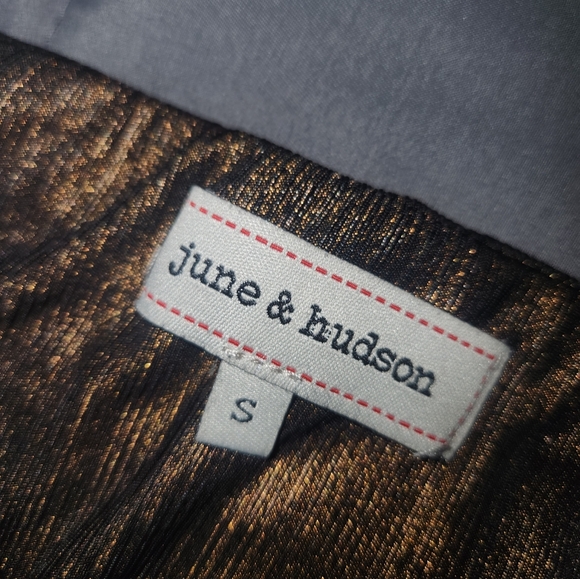 High low skirt.. short in front long in the Back - Picture 2 of 3